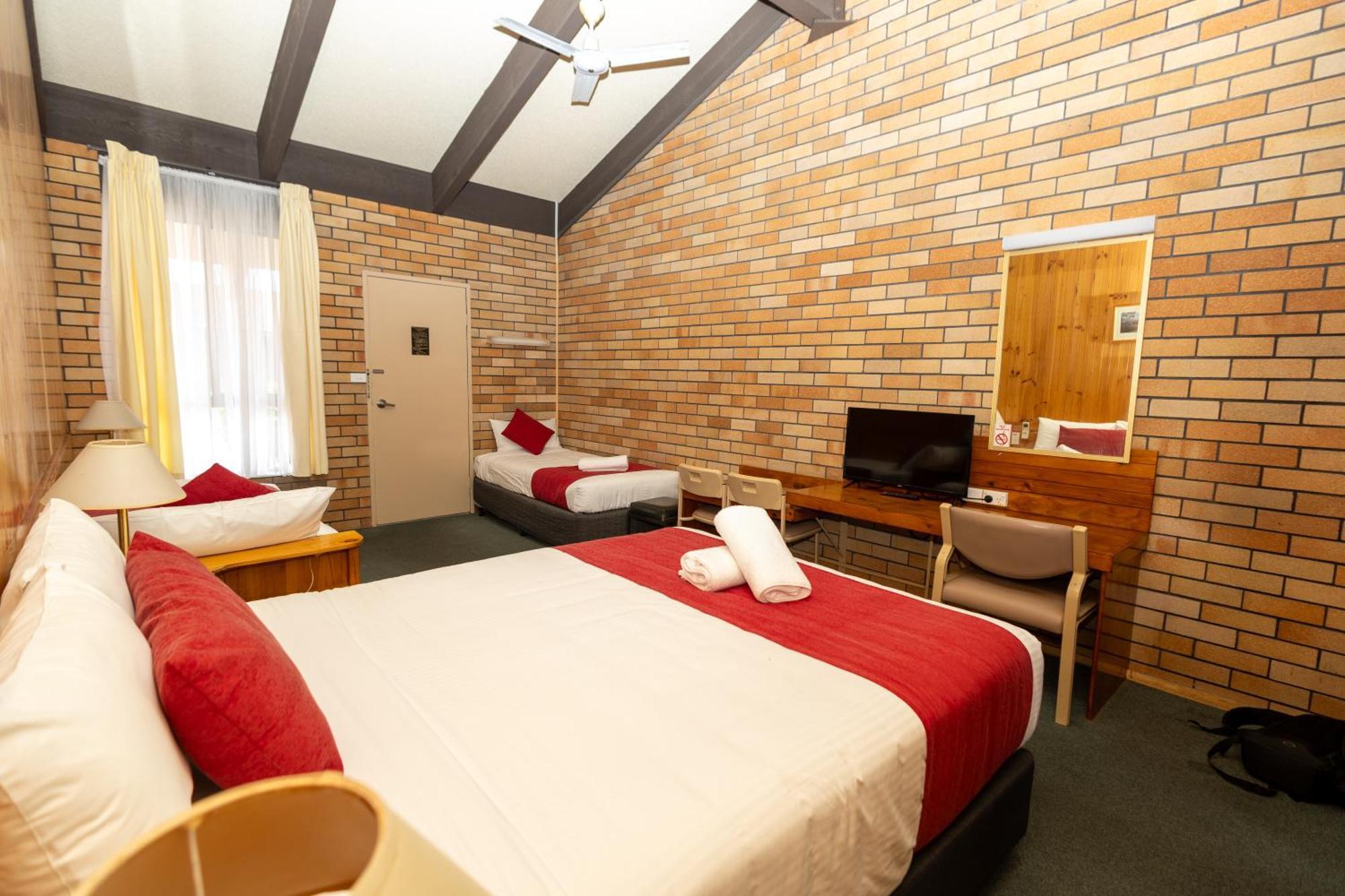 All Travellers Motor Inn Coonabarabran Eksteriør billede